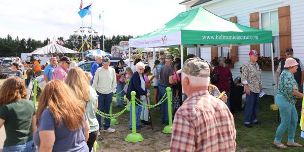 Fairgoers register for BEC's annual meeting